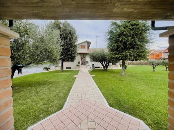 casa indipendente in vendita a Fano in zona Carrara