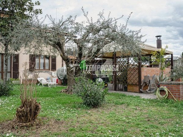casa indipendente in vendita a Fano