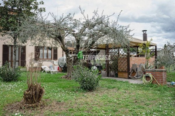 casa indipendente in vendita a Fano
