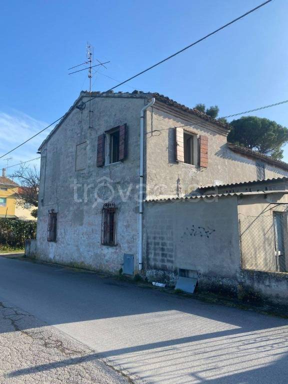 casa indipendente in vendita a Fano