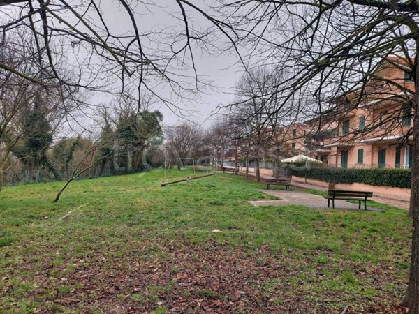 casa indipendente in vendita a Fano