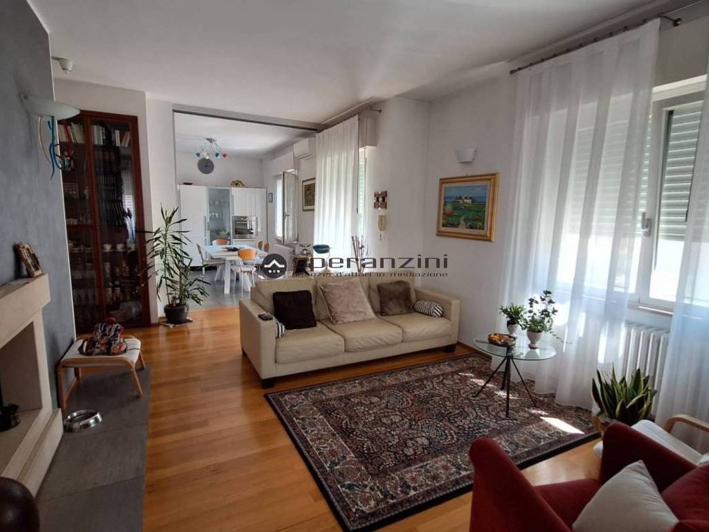 casa indipendente in vendita a Fano