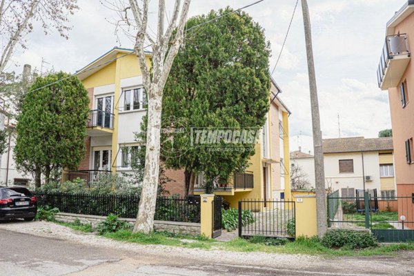 casa indipendente in vendita a Fano