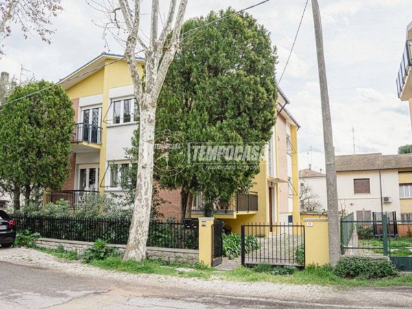 casa indipendente in vendita a Fano