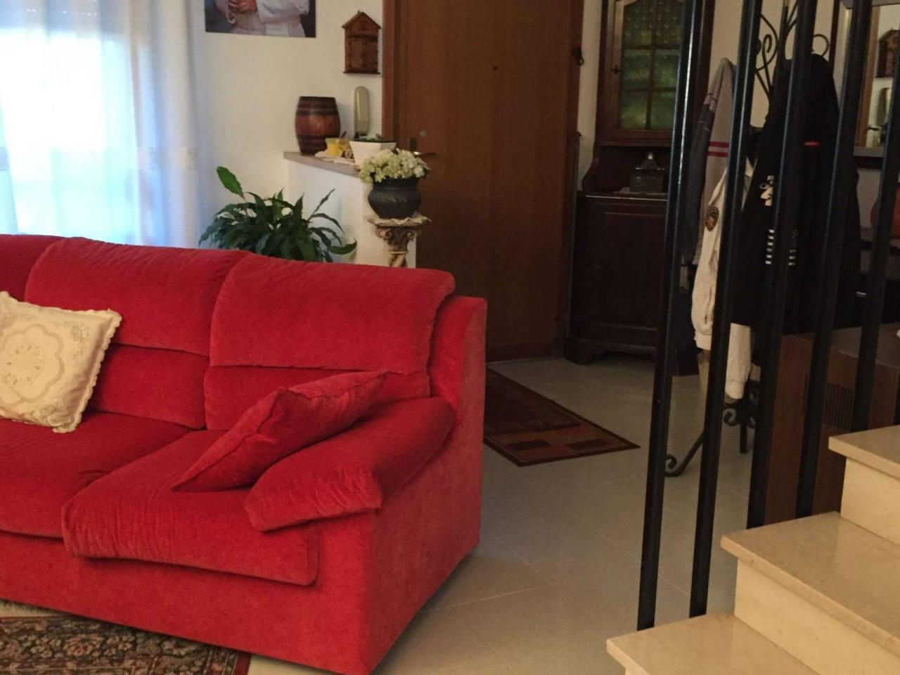 casa indipendente in vendita a Fano in zona Rosciano