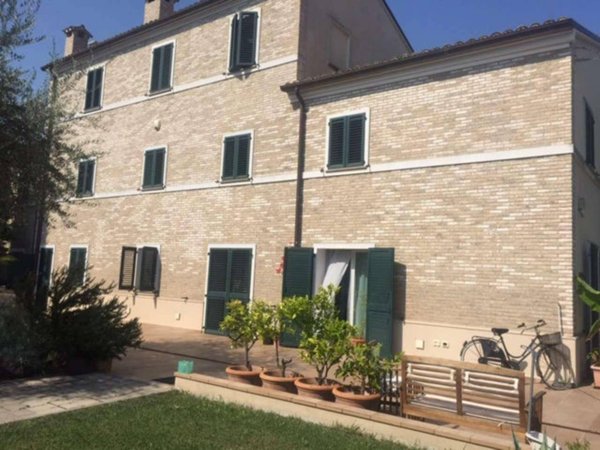 casa indipendente in vendita a Fano