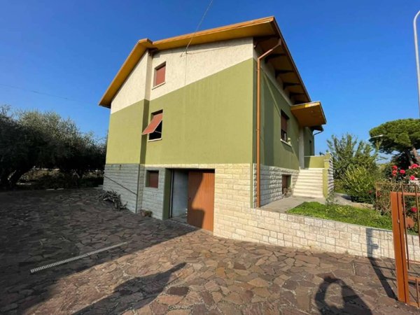casa indipendente in vendita a Fano