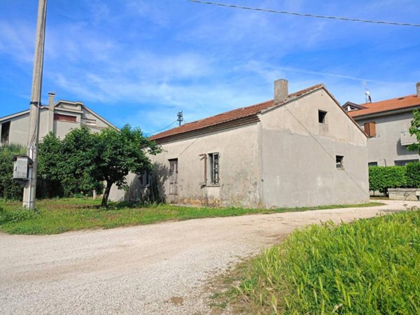 casa indipendente in vendita a Fano