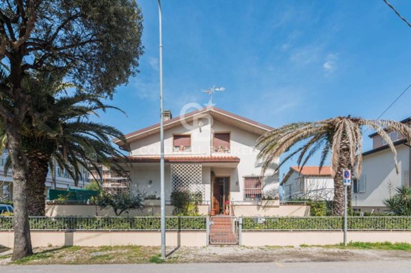 casa indipendente in vendita a Fano