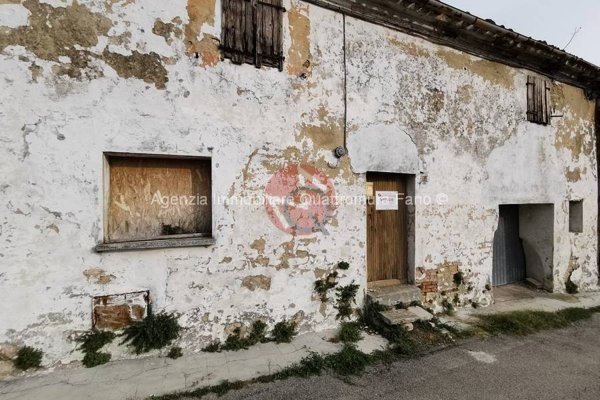 casa indipendente in vendita a Fano in zona Carignano Terme