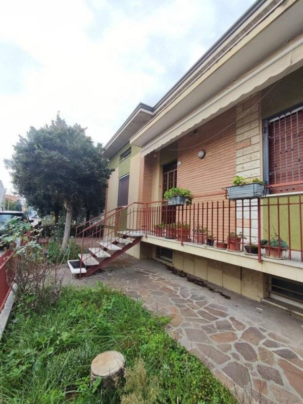 casa indipendente in vendita a Fano