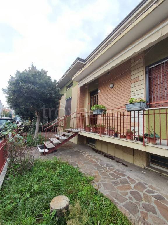 casa indipendente in vendita a Fano