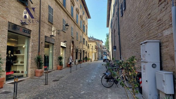 negozio in vendita a Fano