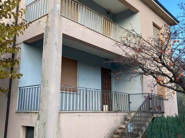 casa indipendente in vendita a Fano in zona Centinarola
