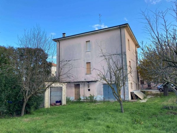 casa indipendente in vendita a Fano in zona Centinarola
