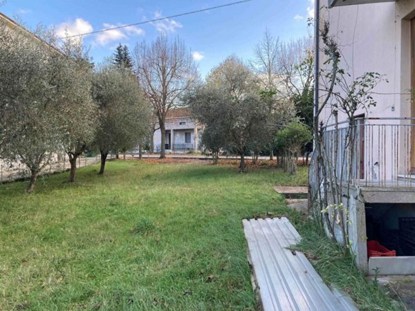 casa indipendente in vendita a Fano in zona Centinarola