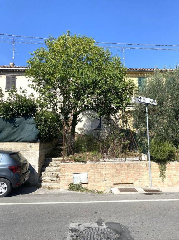casa indipendente in vendita a Fano in zona Rosciano