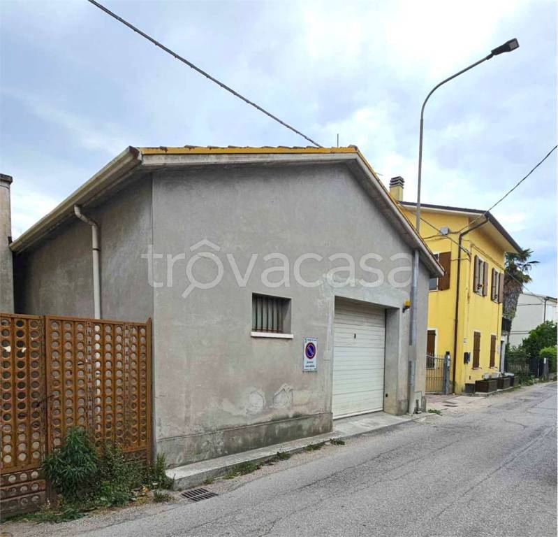 appartamento in vendita a Fano in zona Centinarola