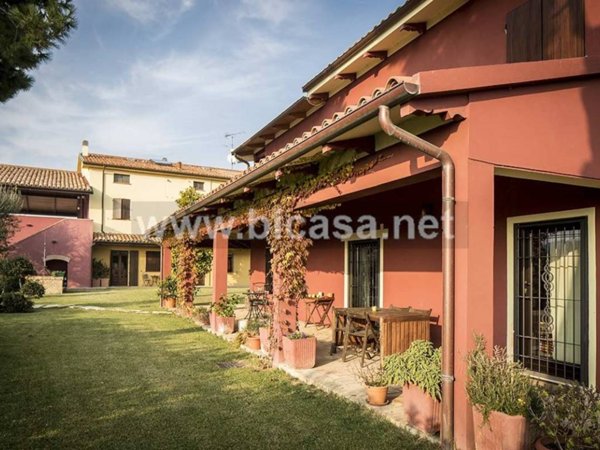 villa in vendita a Fano in zona Roncosambaccio