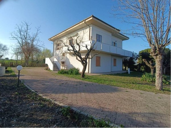 casa indipendente in vendita a Fano