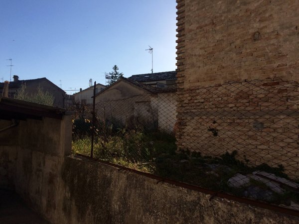 casa indipendente in vendita a Fano