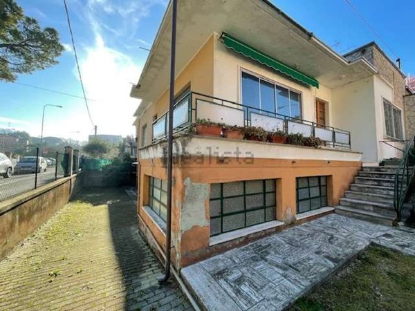 casa indipendente in vendita a Fano