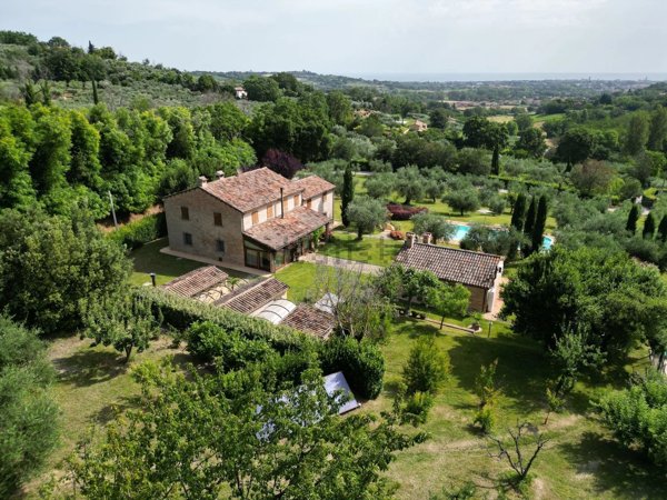 casa indipendente in vendita a Fano