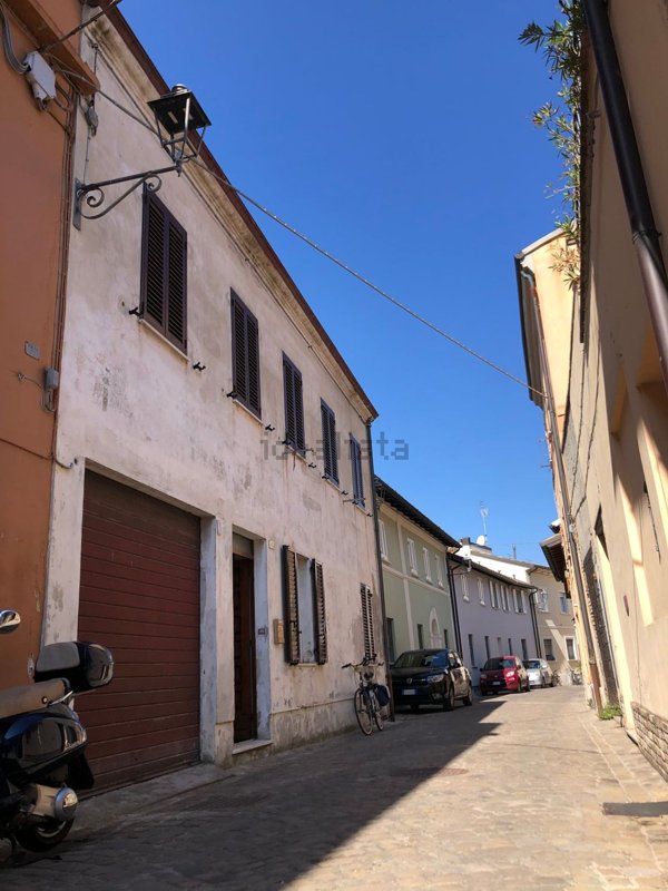 esavano in vendita a Fano