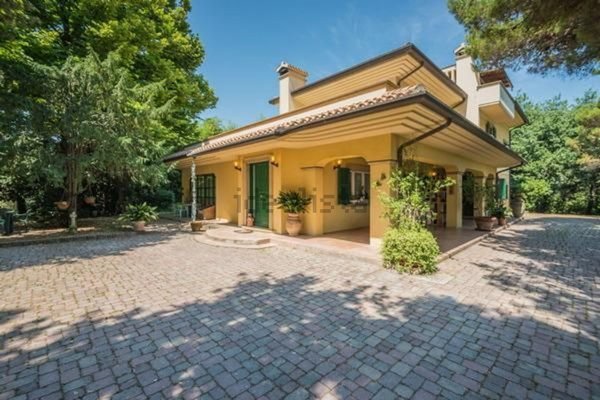 casa indipendente in vendita a Fano