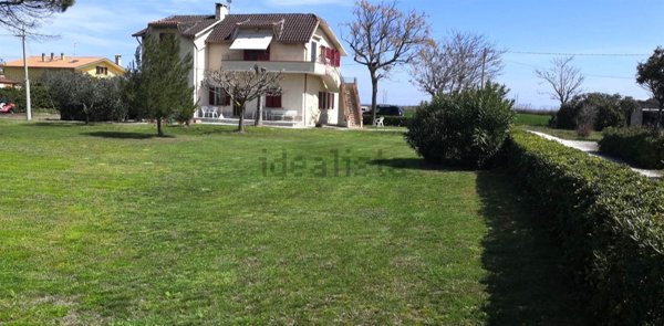 casa indipendente in vendita a Fano