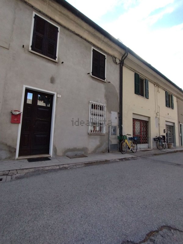 casa indipendente in vendita a Fano