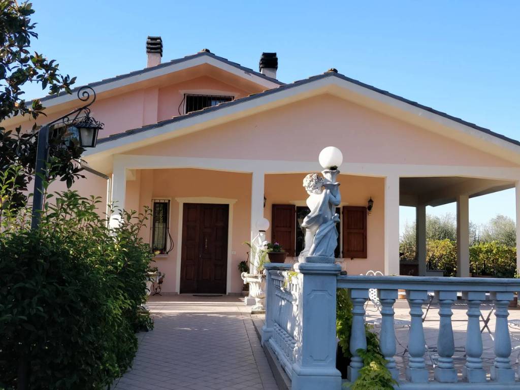 casa indipendente in vendita a Fano