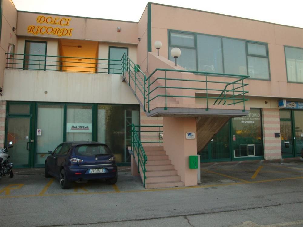 negozio in vendita a Fano