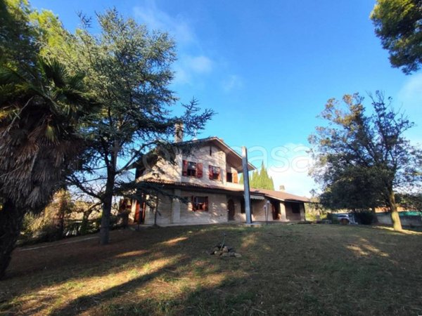 casa indipendente in vendita a Fano in zona Roncosambaccio