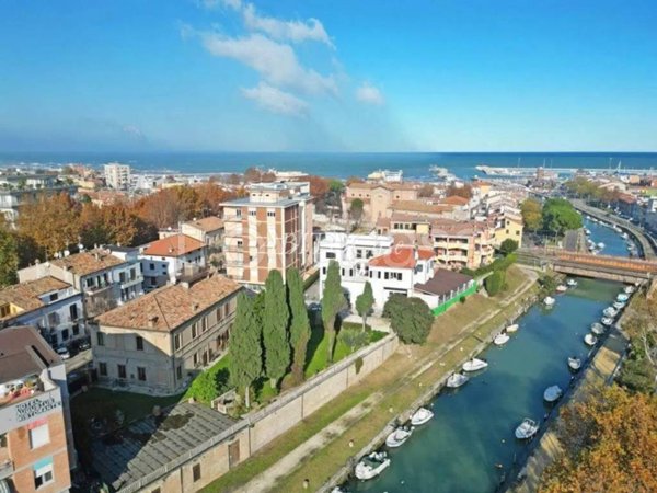 casa indipendente in vendita a Fano