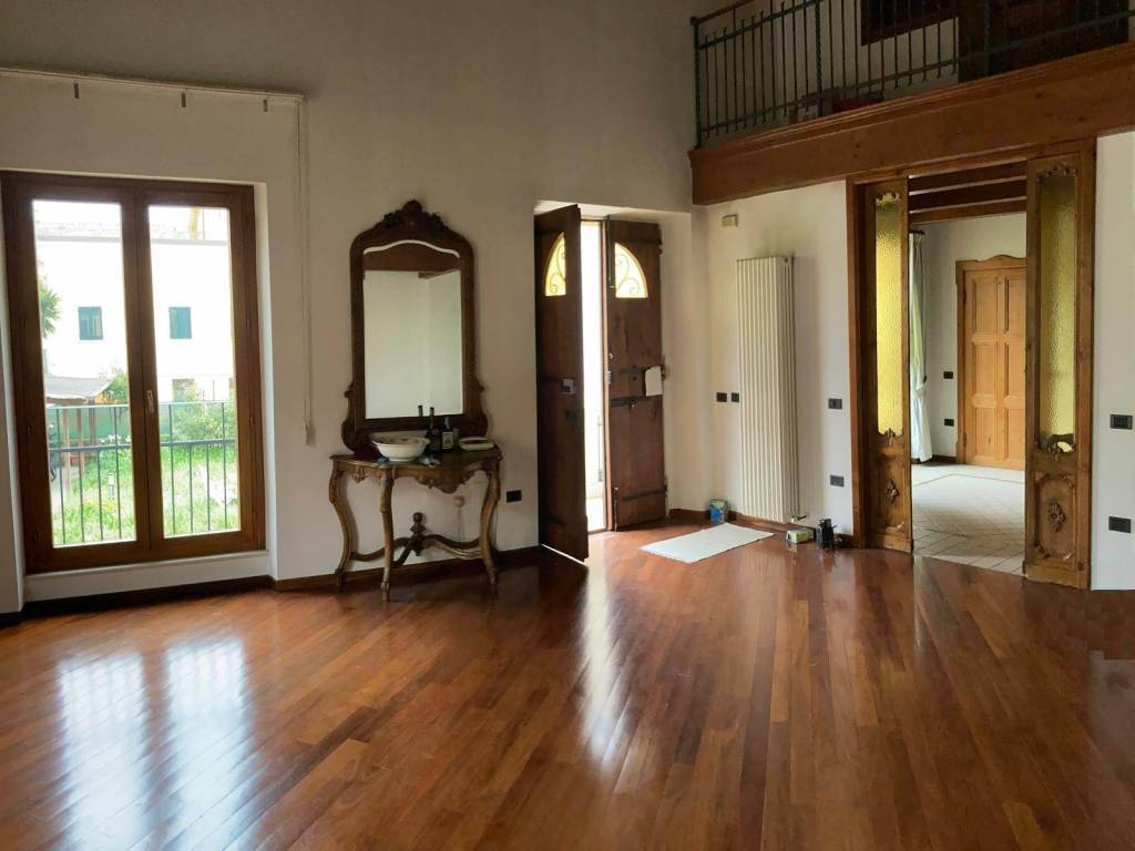 casa indipendente in vendita a Fano