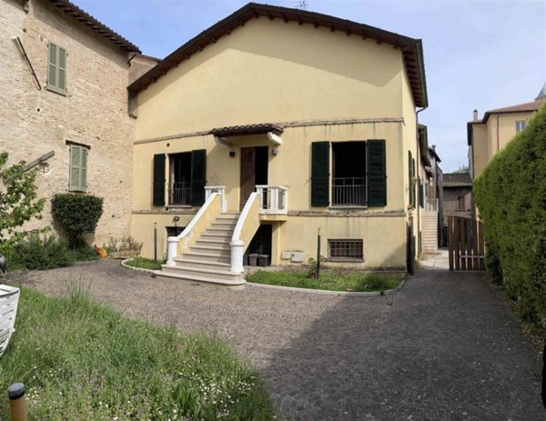 casa indipendente in vendita a Fano