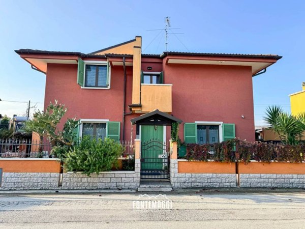 casa indipendente in vendita a Fano in zona Bellocchi
