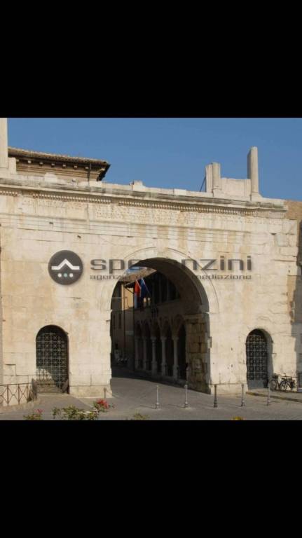 casa indipendente in vendita a Fano