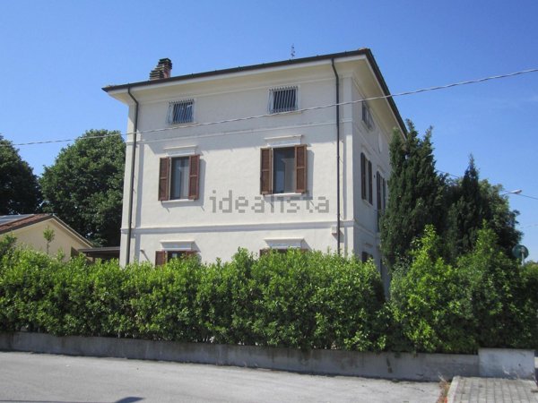 casa indipendente in vendita a Fano