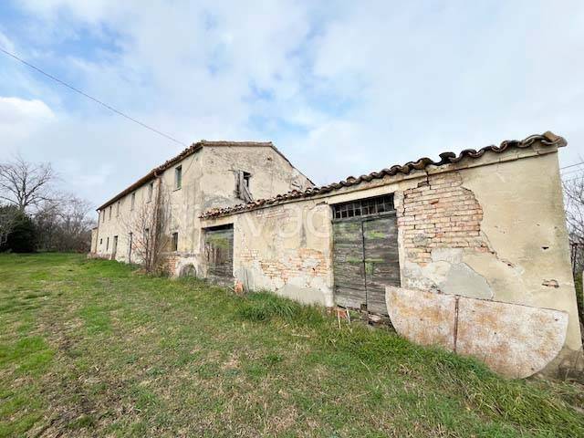 casa indipendente in vendita a Fano in zona Carrara
