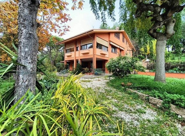 casa indipendente in vendita a Fano in zona Caminate