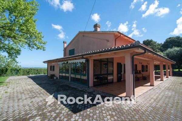 casa indipendente in vendita a Fano in zona Caminate