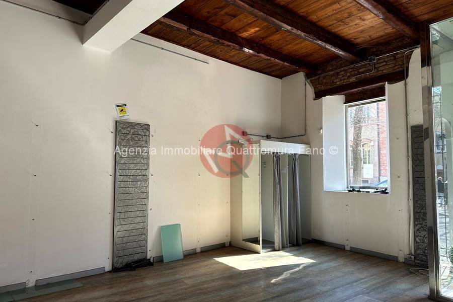 negozio in vendita a Fano