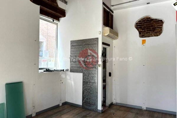 negozio in vendita a Fano