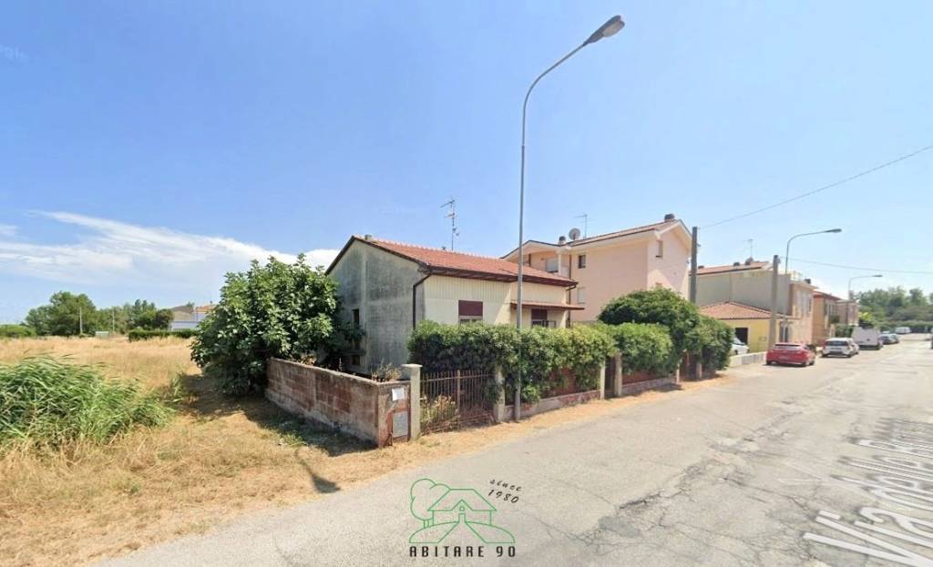 casa indipendente in vendita a Fano