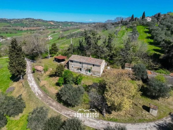 casa indipendente in vendita a Fano in zona Fenile