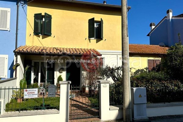 casa indipendente in vendita a Fano