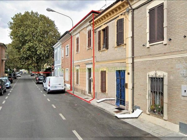 casa indipendente in vendita a Fano