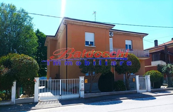 casa indipendente in vendita a Fano
